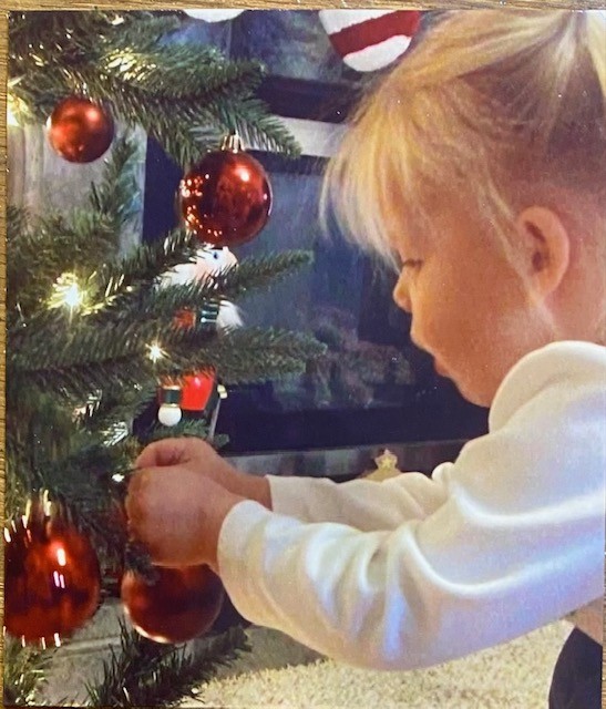 Kenadee ornament.jpg