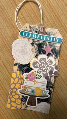 Let sparks fly
January 2025  Fussy cutting challenge
Keywords: decopage;paint;gesso;fussy cutting;flowers;cake;star